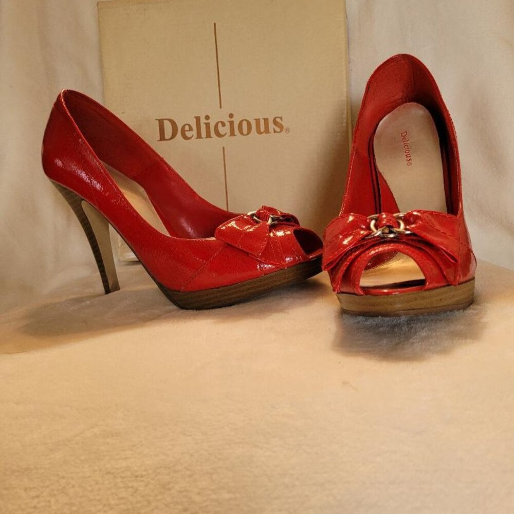 Delicious, size 9, red open toe